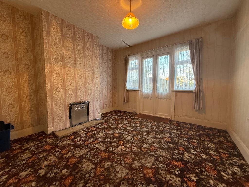 Lot: 109 - THREE-BEDROOM TERRACE HOUSE FOR IMPROVEMENT AND REFURBISHMENT - Reception room with French Doors opening to rear garden